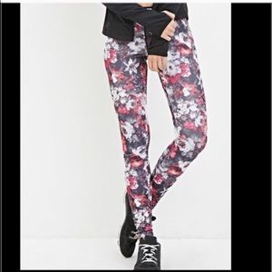 Beautiful floral print leggings. Forever 21.
